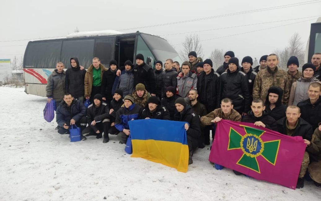 Масштабний обмін полоненими: додому повернулися 116 українських захисників (фото, відео)