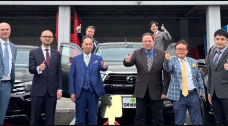 Оплатили з власних зарплат: японські депутати придбали десятки авто для захисників України.